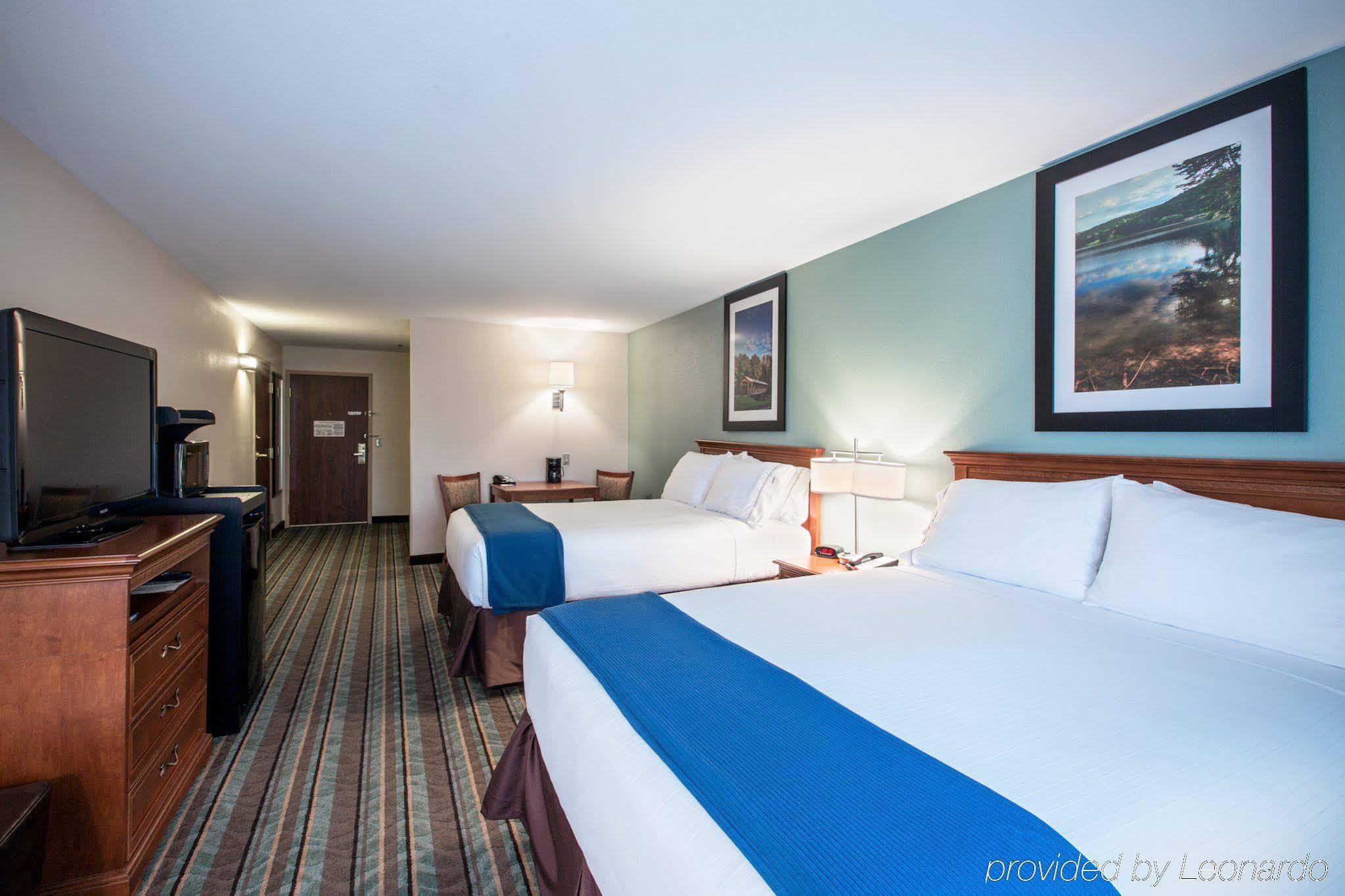 Holiday Inn Express & Suites Salamanca, An Ihg Hotel Exterior photo