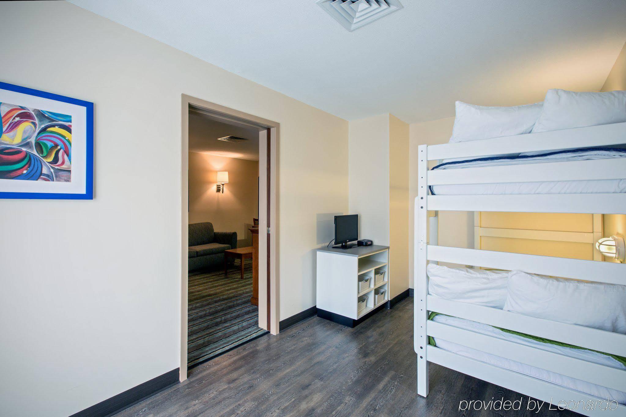 Holiday Inn Express & Suites Salamanca, An Ihg Hotel Exterior photo